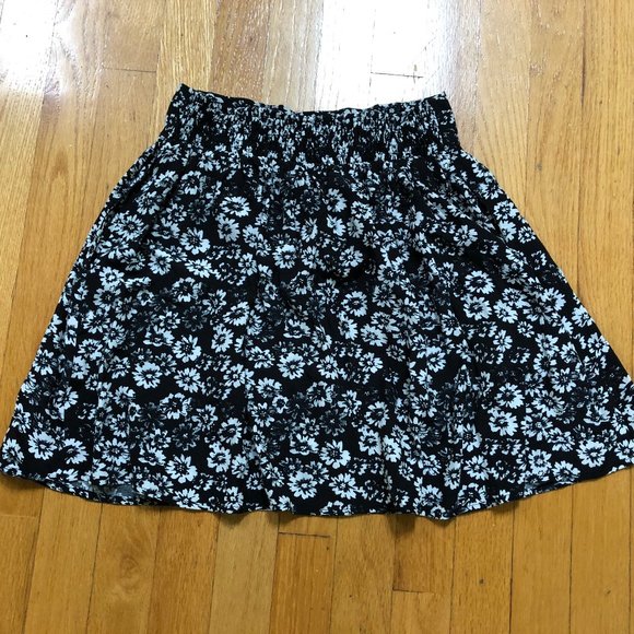MINI FLORAL SKIRT - Picture 1 of 2
